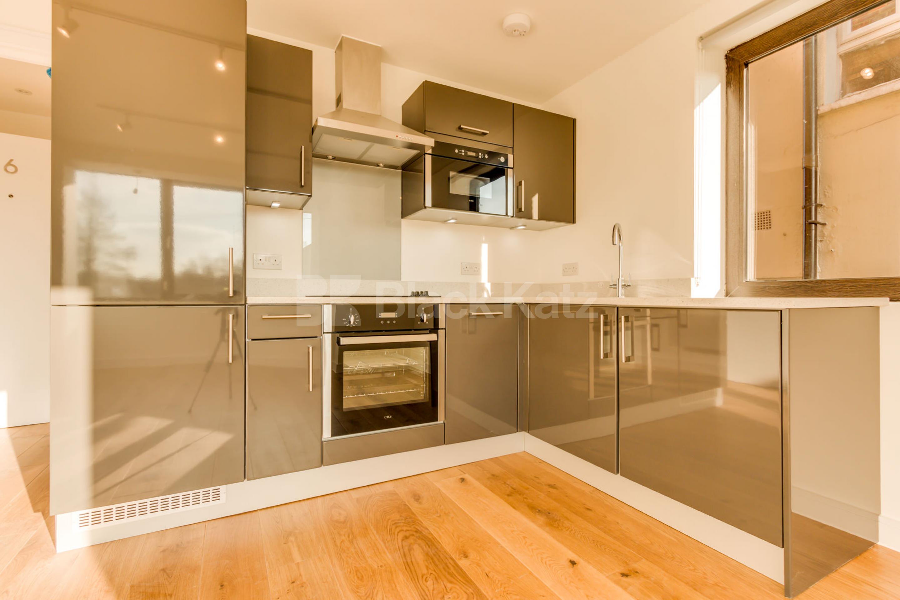 			PRICE REDUCTION, 2 Bedroom, 1 bath, 1 reception Apartment			 Pembroke, Muswell Hill N10